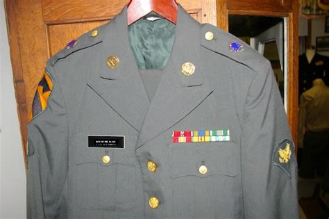 1st Cavalry Vietnam Bronze Star And Air Medal Receipent Uniforms U