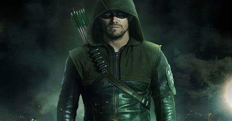Arrowverse 5 Times Stephen Amells Green Arrow Was Comics Accurate