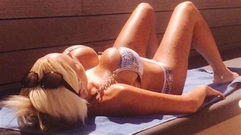 Mega Br Ste Gina Lisa Lohfink Relaxt Total Sexy Im Urlaub Promiflash De