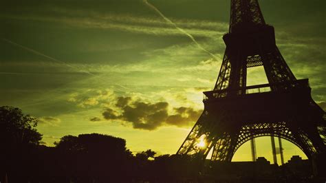 Download Wallpaper 2048x1152 Eiffel Tower Sunset Clouds Twilight
