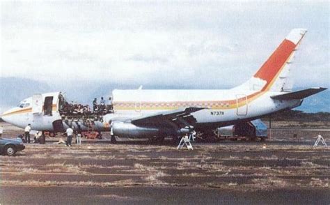 It came to a sudden decompression of the cabin, which resulted in 65 injured. 243 Aloha Airlines - Barnorama