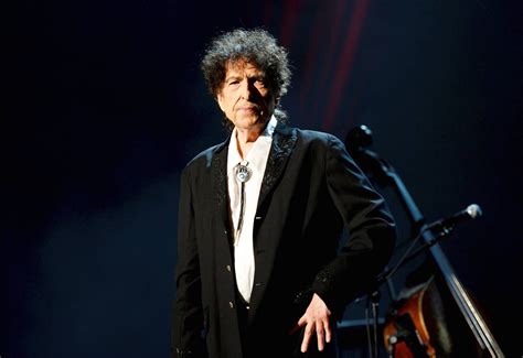 This according to a new lawsuit. Valiant Swart: Bob Dylan, die stem van menigtes | Netwerk24