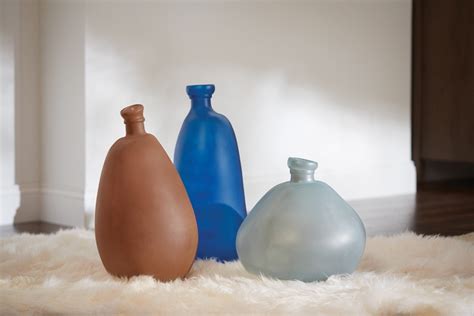 Krylon flat white frosted glass spray paint. Sea Glass Vases, Glass, Spray Paint Projects - Krylon