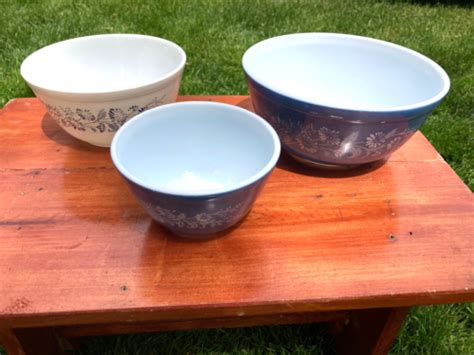 Vintage Colonial Mist 3 Piece Pyrex Mixing Bowl Set Blue White EBay