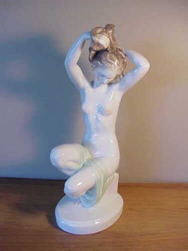 VINTAGE LARGE HEREND PORCELAIN FIGURINE NUDE BATHING BEAUTY WITH HAIR UP EBay