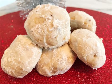 Growing up in new mexico, i certainly ate my fair share of the sugary christmas cookies that are so well known and loved, but there is another cookie that is distinctly new mexican, and a tradition in. Easiest Mexican Christmas Cookies (Almond Wedding) Recipe