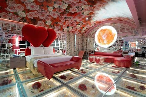 25 Pictures Of Strange Hotel Rooms That Are Totally Worth 5 Stars