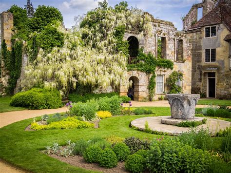 Scotney Old Castle Courtyard With Images Courtyard Castle England