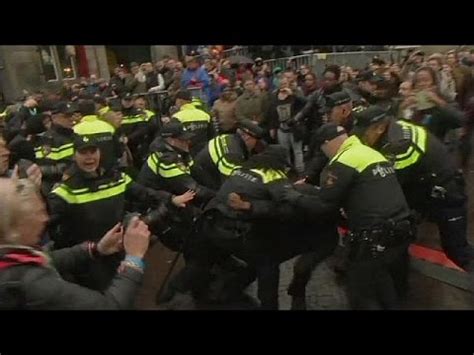 In den niederlanden gilt seit samstagabend eine landesweite ausgangssperre. Niederlande - Protest gegen „Zwarte Piet