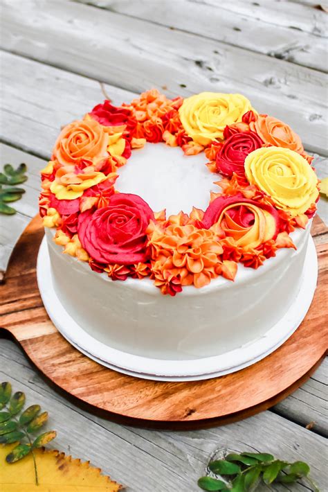 A Beautiful Fall Themed Buttercream Flower Wreath Cake Idea So Perfect For Autumn Cake Decora