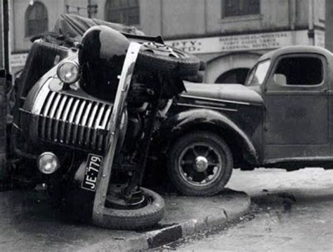 Photos Of Vintage Car Crashes 51 Pictures Memolition