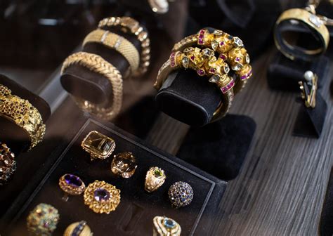 Top 4 Reasons To Buy Gold Jewelry From A Pawn Shop Watch And Wares