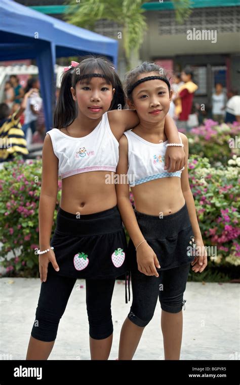 Thailändische Schulmädchen Fotos Und Bildmaterial In Hoher Auflösung Alamy