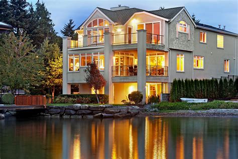 A Large House Sitting On Top Of A Lake