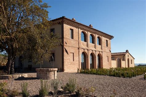 Contemporary Tuscan Villa Near Siena — Francis York