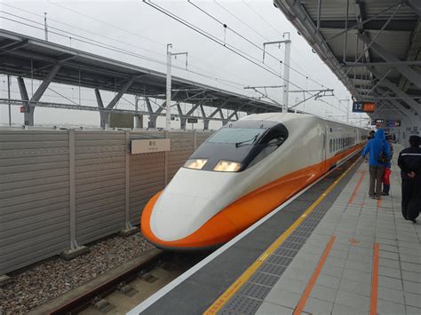 ◎購物折抵 ◎電影票、高鐵折抵 ◎航空里程兌換 ◎便利商店商品兌換 ◎公共事業扣繳 ◎房貸利息折抵. 鐵貓＝鐵道與貓的完美結合: 高鐵彰化站