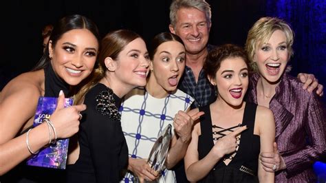 No longer the mighty four best friends, the liars are at each others' throats and emily has been iced out completely. Die Rückkehr von A: "Pretty Little Liars"-Reboot in ...