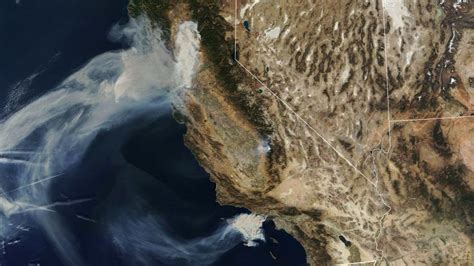 El incendio acompañado de humo ocurrió a primeras horas del sábado en el edificio del centro de control, ubicado en el centro de ciudad de un cortocircuito generó un incendio de dos casas en la avenida gambeta baja en el callao. Incendio California: Los muertos por los incendios alcanzan el medio centenar