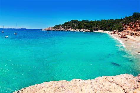 „ibiza wurde in den späten 60er jahren zum beliebten urlaubsparadies für hippies und aussteiger, die schon damals die tollen strände und das. Was in Ibiza unternehmen: 5 Musts für deinen Urlaub auf Ibiza