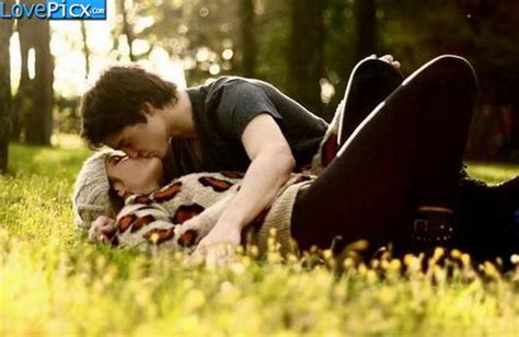 Love Couple Kissing In Garden Park Kiss Cute Wallpapers And Photography