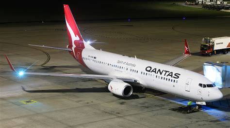 Qantas Repaints First Boeing 737 800 In New Livery Australian Aviation