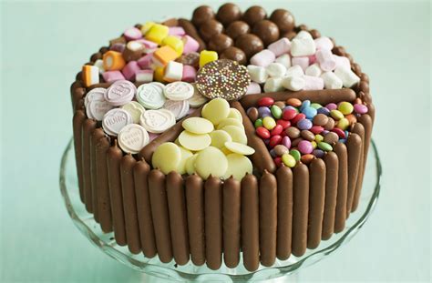 Send birthday wishes & birthday cakes for boys. 40 Christmas cake ideas: Simple Christmas cake decorations ...