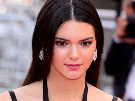 Kendall Jenner Dévoile Un Side Boob Sur Instagram