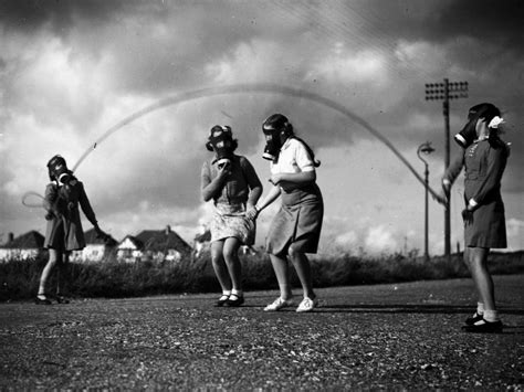 17 Haunting Historical Photos Of Children At Play During Wartime Huffpost