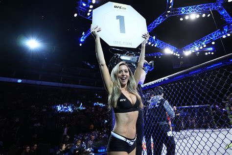 Ufc Ring Girl Carly Baker Breaks The Internet With Pre Fight Photo