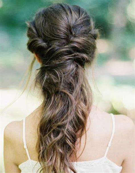 A vous le joli bandeau ou headband avec des cheveux plus longs, à vous de choisir selon vos préférences. Coiffure romantique cheveux longs - 27 coiffures ...