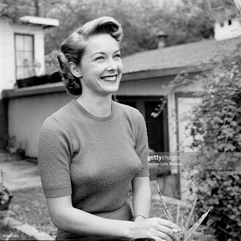 Actress Vera Miles Poses At Home In Los Angeles Ca Photo D Actualité Getty Images