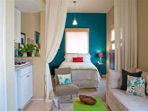 Whether you're moving into your first studio apartment, updating the look of a small living room, or looking to give your bedroom a refresh, you can easily give new life to your space with these simple apartment ideas! Apartment, Small Apartment Decorating On A Budget ...