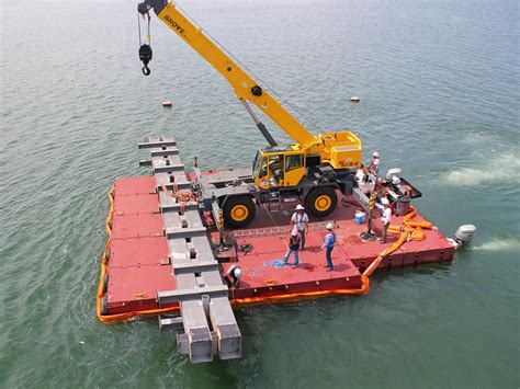 30 Ton Rt Crane On T Shaped Barge Flexifloat