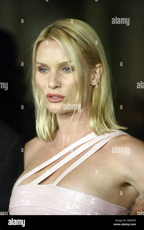 Nicolette Sheridan At The Premiere Of The Film Oceans Twelve At Graumans Chinese Theatre On