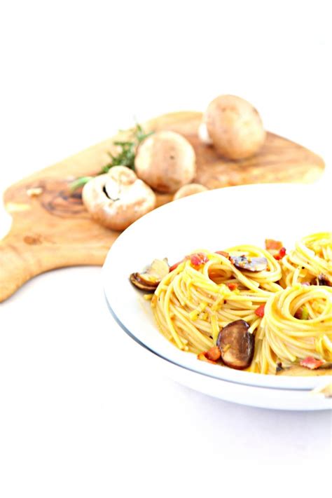Eggs are the key ingredient for the base of the sauce. Mushroom and Leek Spaghetti Carbonara - bell' alimento