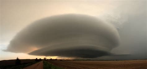 The Stormy Plains Awesome Supercell Structure And A Big Tornado