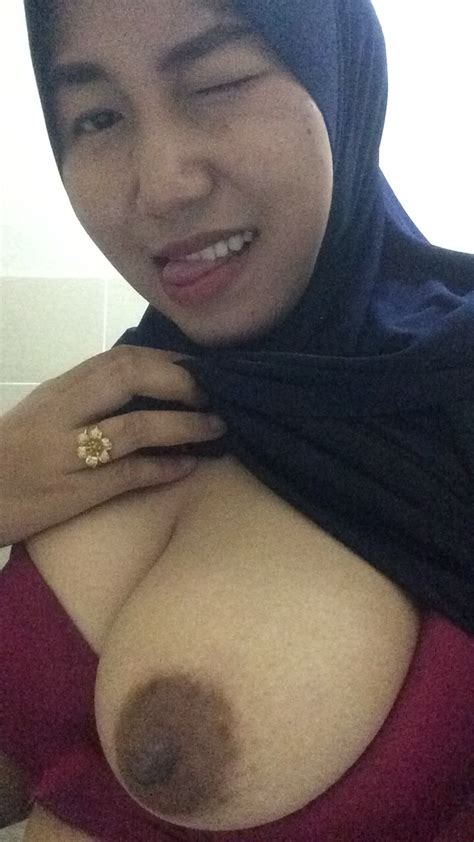 Janda Jilbab Malaysia Selfie Pamer Toket Gede Nude Girl Gallery