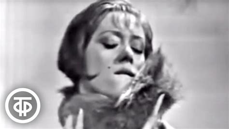 Алиса Фрейндлих в роли Людоедки Эллочки в телеспектакле Двенадцать стульев 1966 Youtube