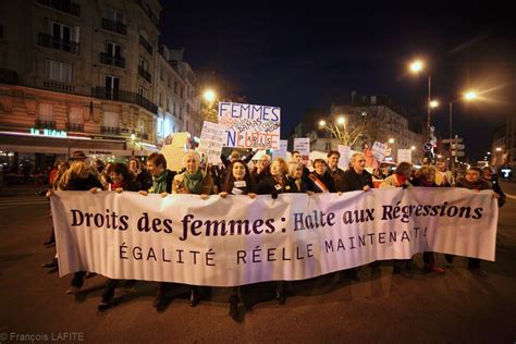 Manifestation journée internationale de lutte pour les droits des femmes mars Gauche