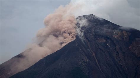 Schlammlawinen Erschweren Rettungsarbeiten An Vulkan In Guatemala Blick