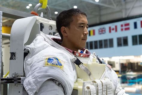 Meet Jonny Kim A 36 Year Old Nasa Astronaut Harvard Doctor And Former