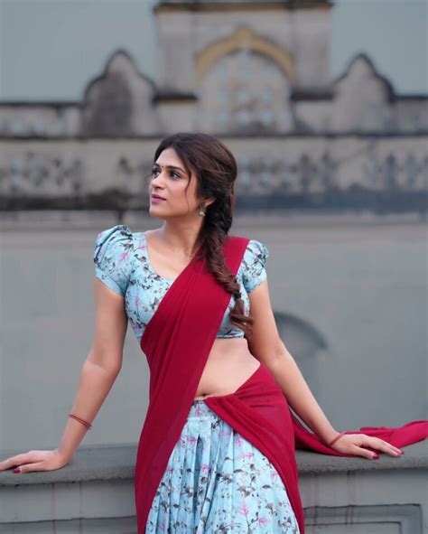 Shraddha Das Flaunts Her Beauty With Stunning Attire At Beach Gs Daddy