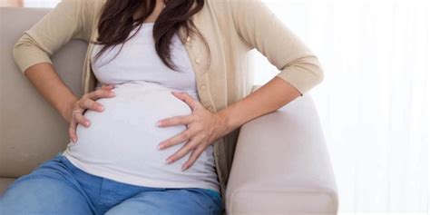 ••• anda mengandung di awal trimester dan rasa sakit perut sebelah kiri? Meski Normal Dialami Ibu Hamil, Kram Perut Bisa Jadi Tanda ...