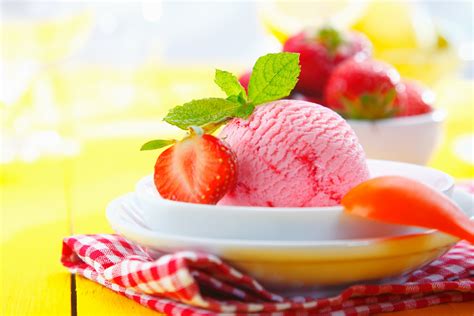 Strawberry Ice Cream Wallpapers Wallpaper Cave