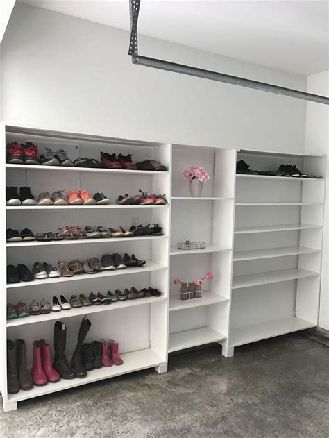 Having shoe cabinet with doors are very good idea if you have small home space. Shoe storage in garage #GarageRemodeling | Sisustus ja Koti
