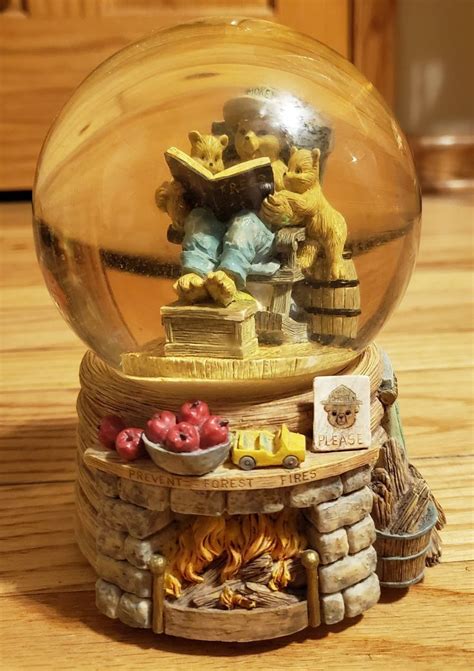 Pin By Tiffany Pung On My Snowglobe Collection Snow Globes Decor