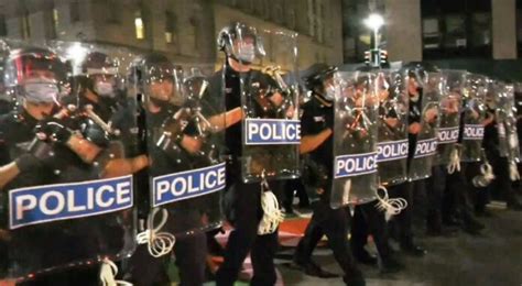 Nypd In Riot Gear Clear Nycs ‘occupy City Hall Camp The Yeshiva World