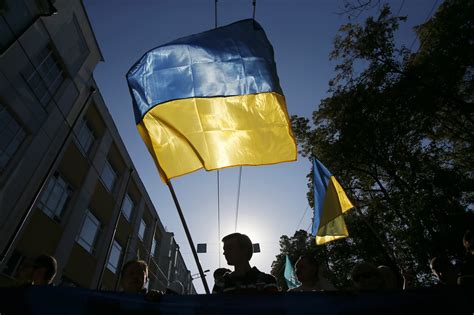 russian peace march draws tens of thousands in support of ukraine the washington post