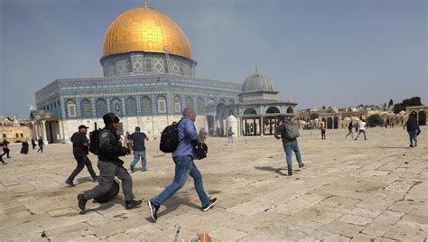 Violence Erupts At Al Aqsa Mosque As Israel Marks Jerusalem Day Gma