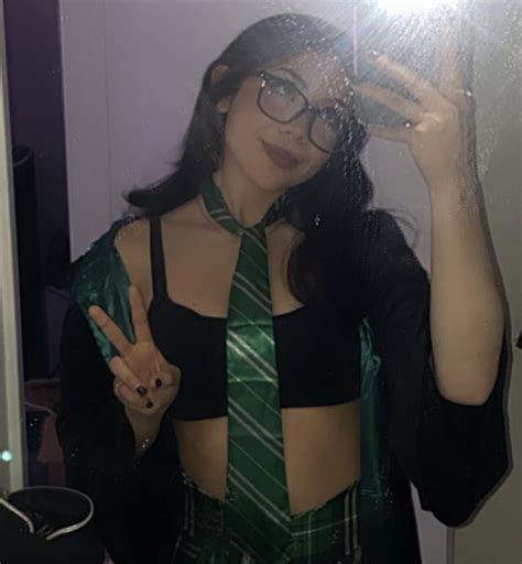Jessica49 On Twitter Live Playing Hogwarts Twitchtvjessica49
